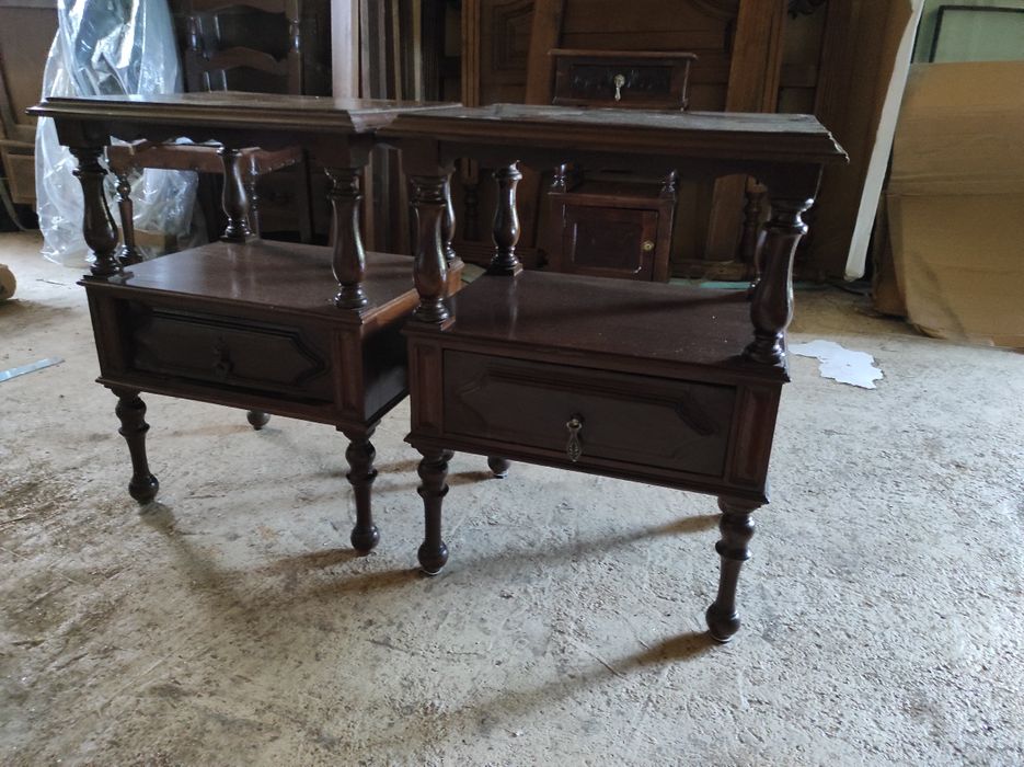 Vendo mesinhas de cabeceira vintage em madeira D. João V