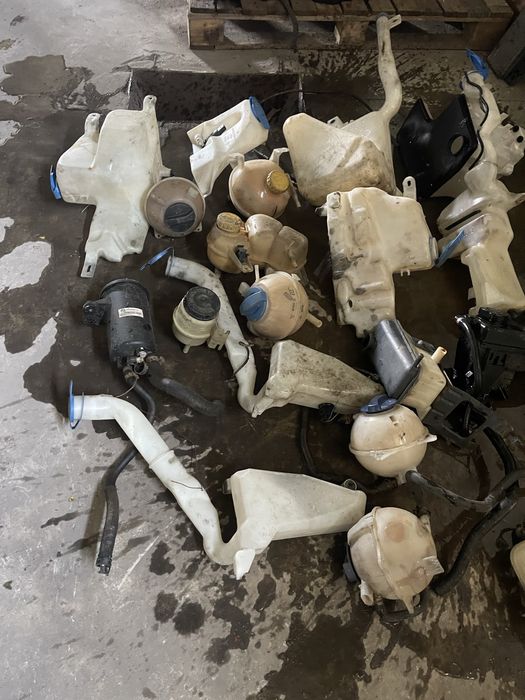 Varios peças mija mija e deposito de agua muitas marcas