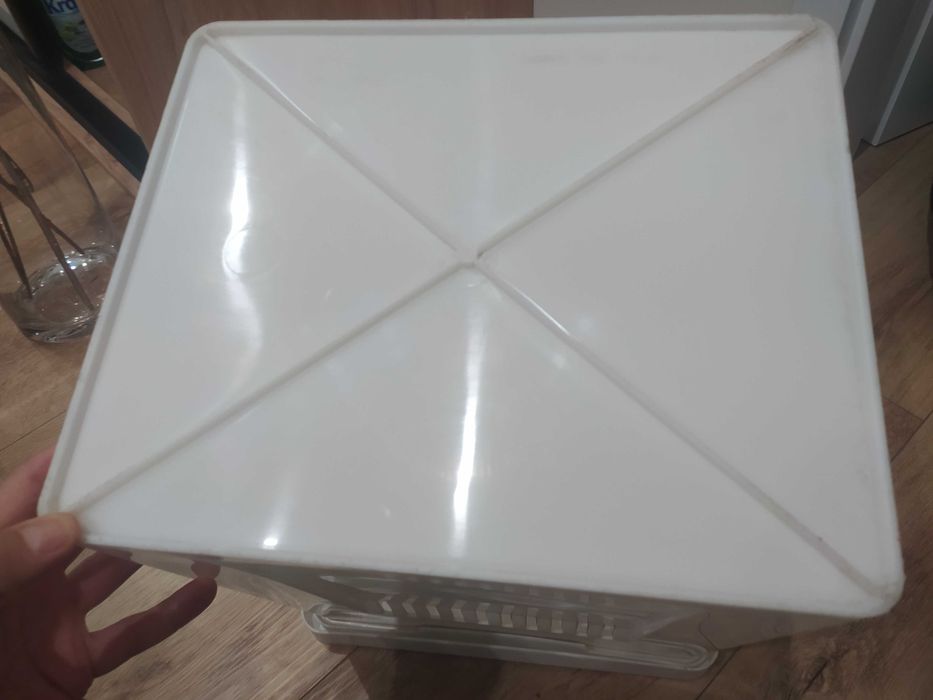 Kosz/pojemnik na pranie PRL biały sygnowany Z.T.S. "Erg" Tychy unikat