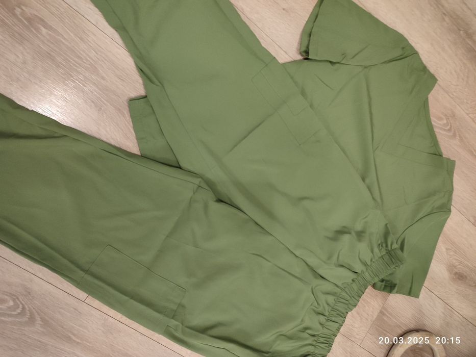 Nowy zielony mundurek medyczny rozmiar S