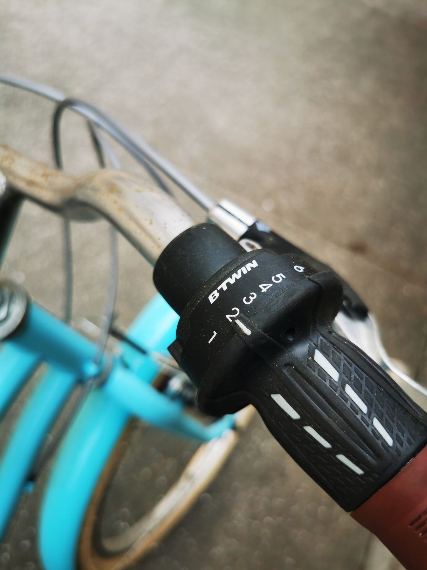 Bicicleta com cesto roda 24