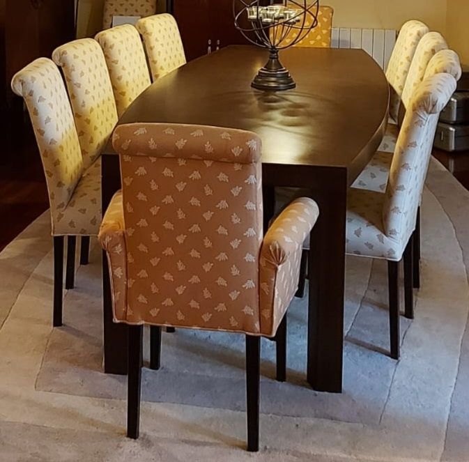 Conjunto de mesa, cadeiras e carpete