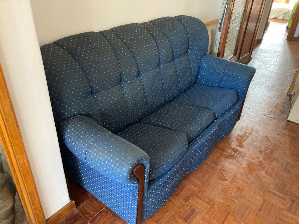 Sofá cama azul com padrão GRATIS