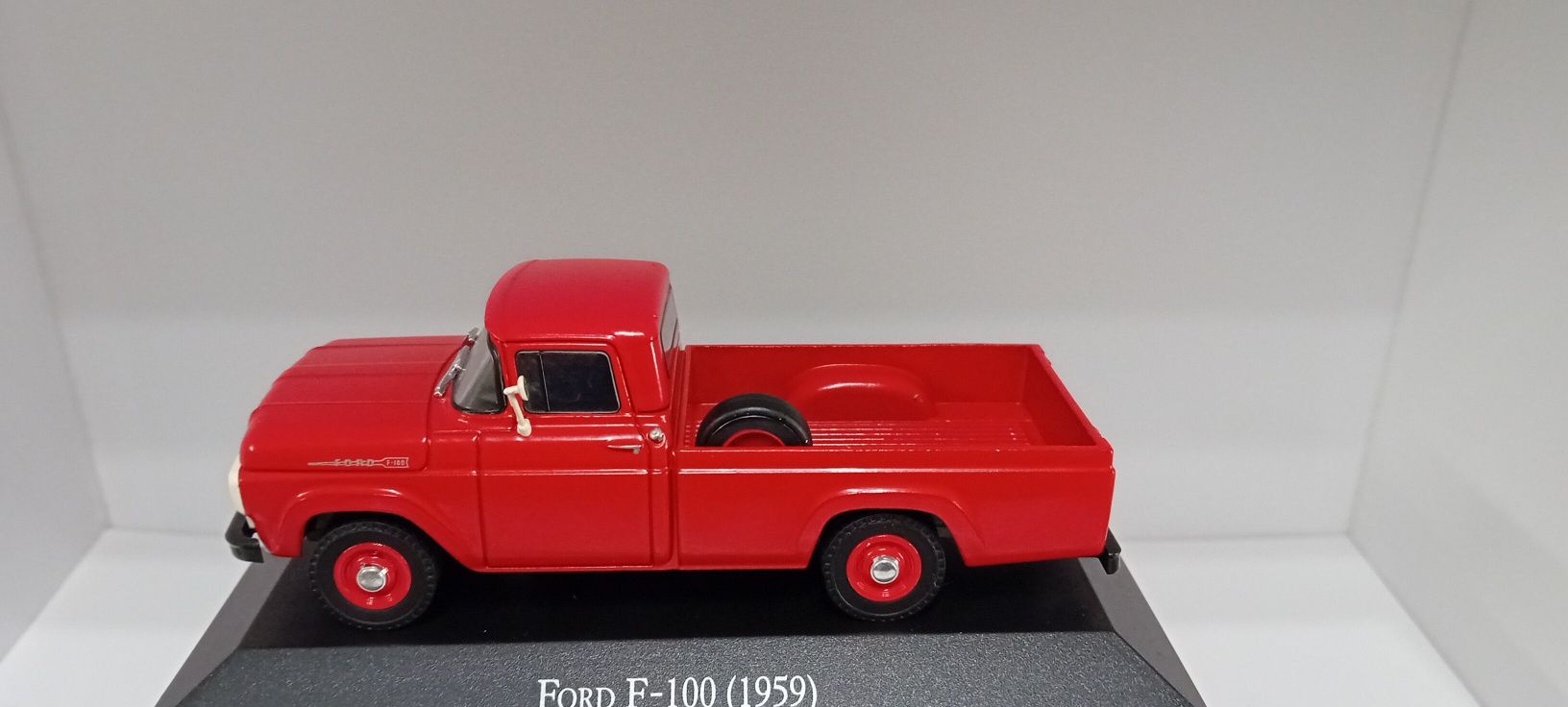 1/43 Ford F100        novo