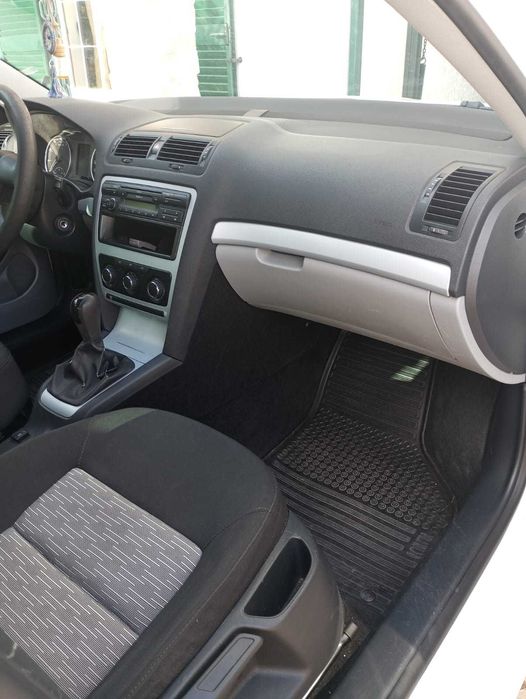 Skoda Octavia Carrinha 1.6 a Gasolina + GPL
