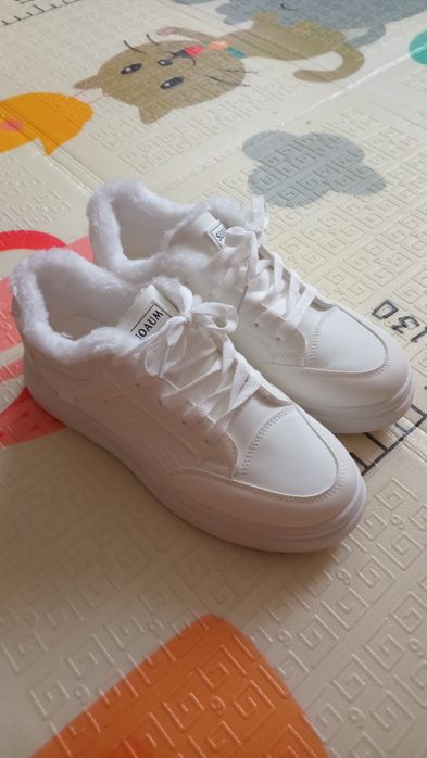 Зимові кросівки нові.не підійшов розмір