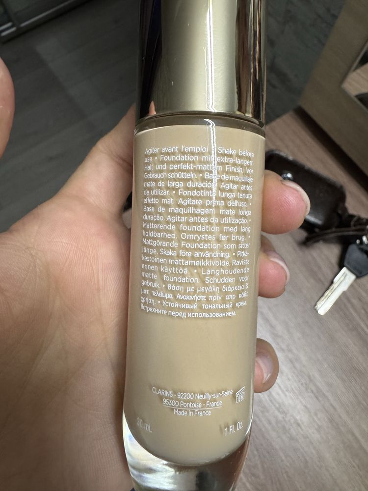 Тональна основа Clarins