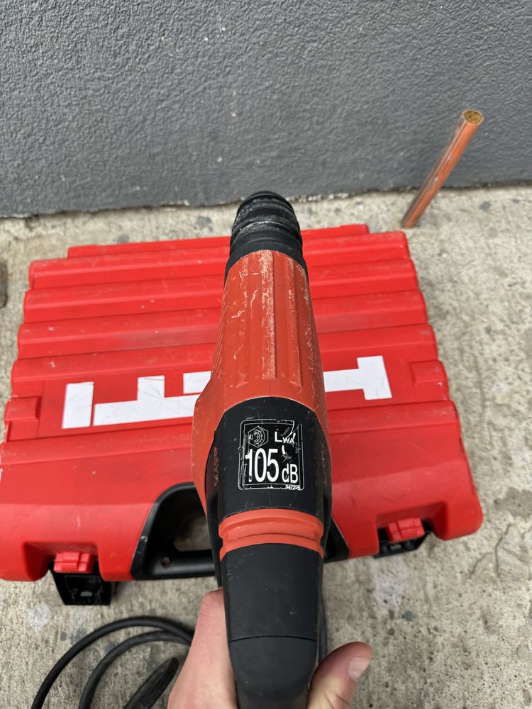 Легкий отбойный молоток Hilti TE 300-AVR