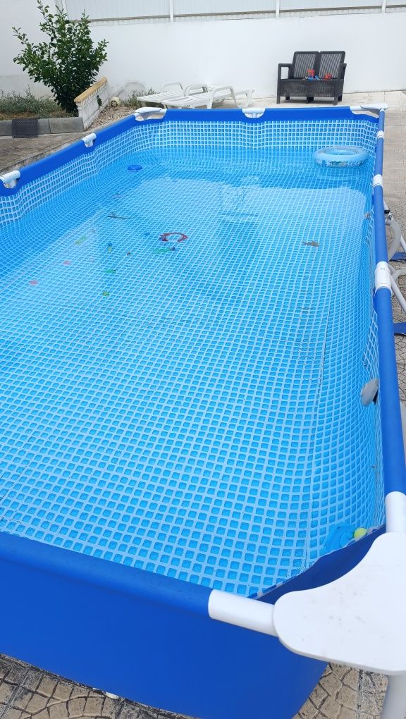 Piscina usada apenas este ano