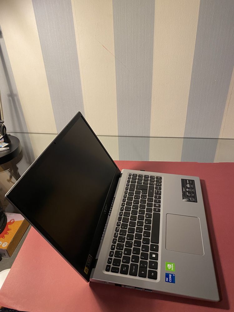 Pc Acer Aspire 3 i7 11st gen (Semi-Novo)