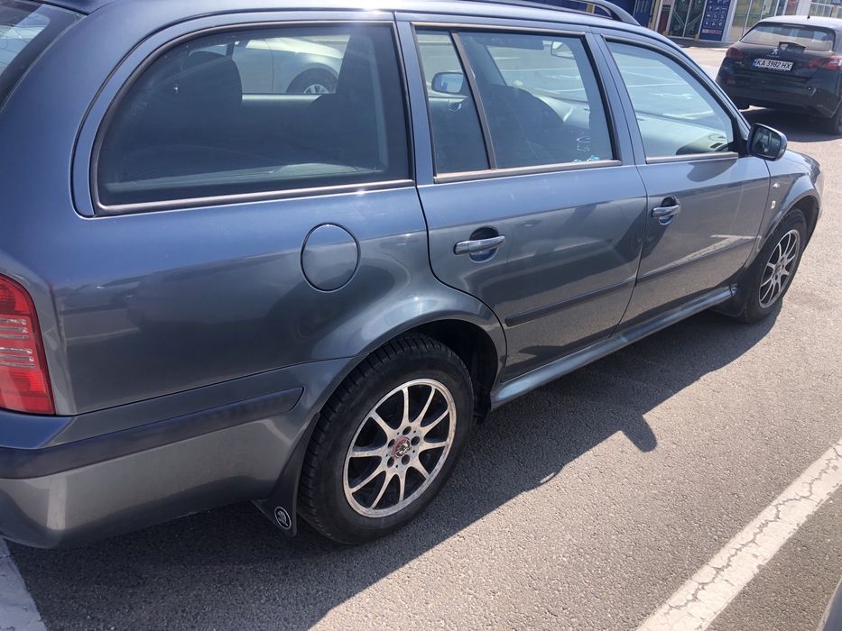 Шкода Октавія Тур,1'6 Бензин.