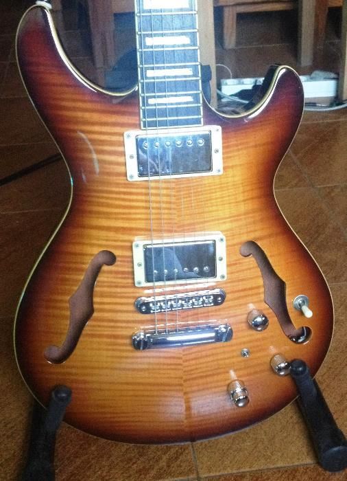 Guitarra eletrica Semi Hollow Body hybrid PIEZO Fishmann