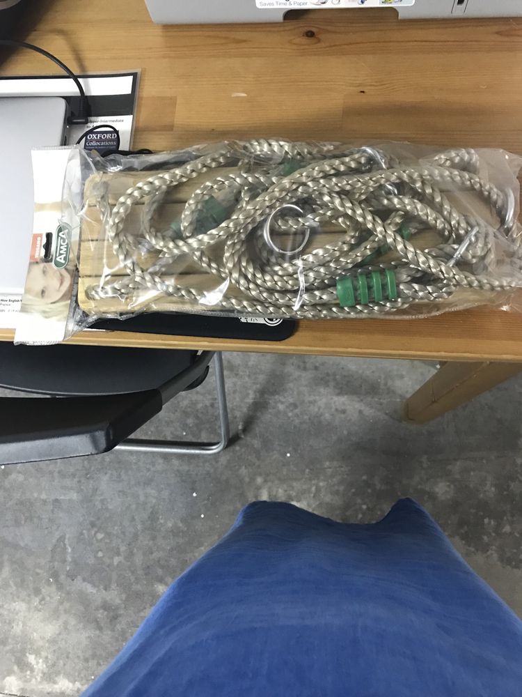 Baloico com assento de madeira para pendurar
