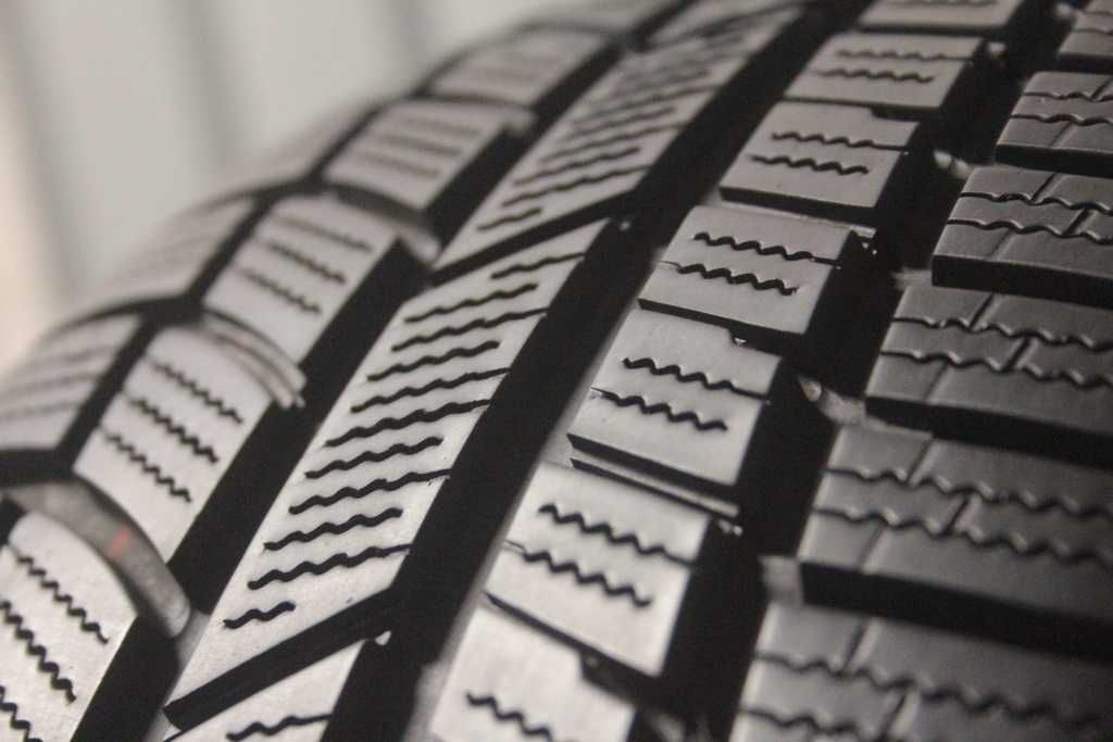 225/55/17 Toyo SNOWPROX S954 225/55 R17 7,5mm 2019r