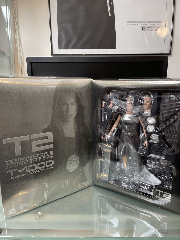 Фигурка 1/6 hot toys mms 125 TERMINATOR 2 T-1000 SARAH CONNOR DISGUISE