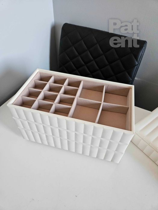 Duża biała pikowana szkatułka na biżuterię 4 poziomy z lusterkiem