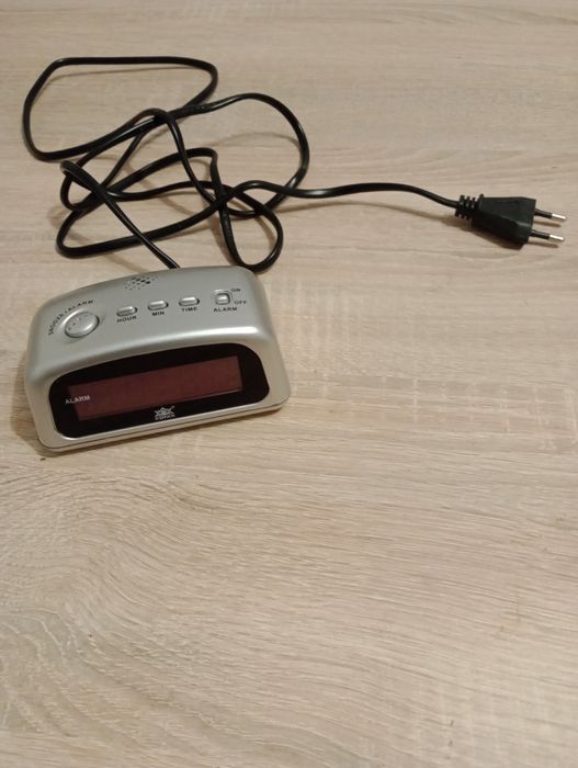 Zegar + budzik na prąd i na baterie 9 volt