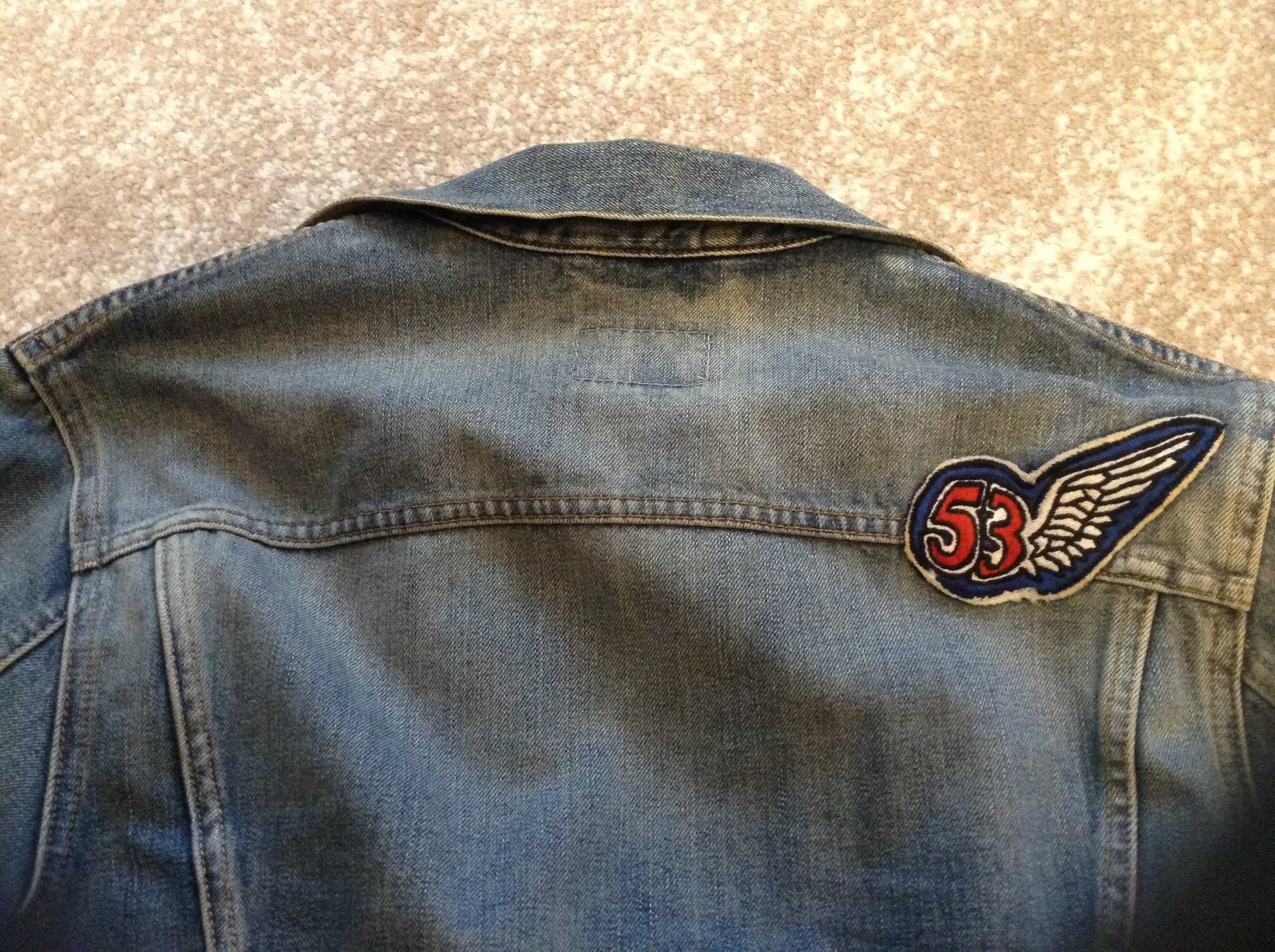 Продам оригинальную джинсовую куртку LEVIS