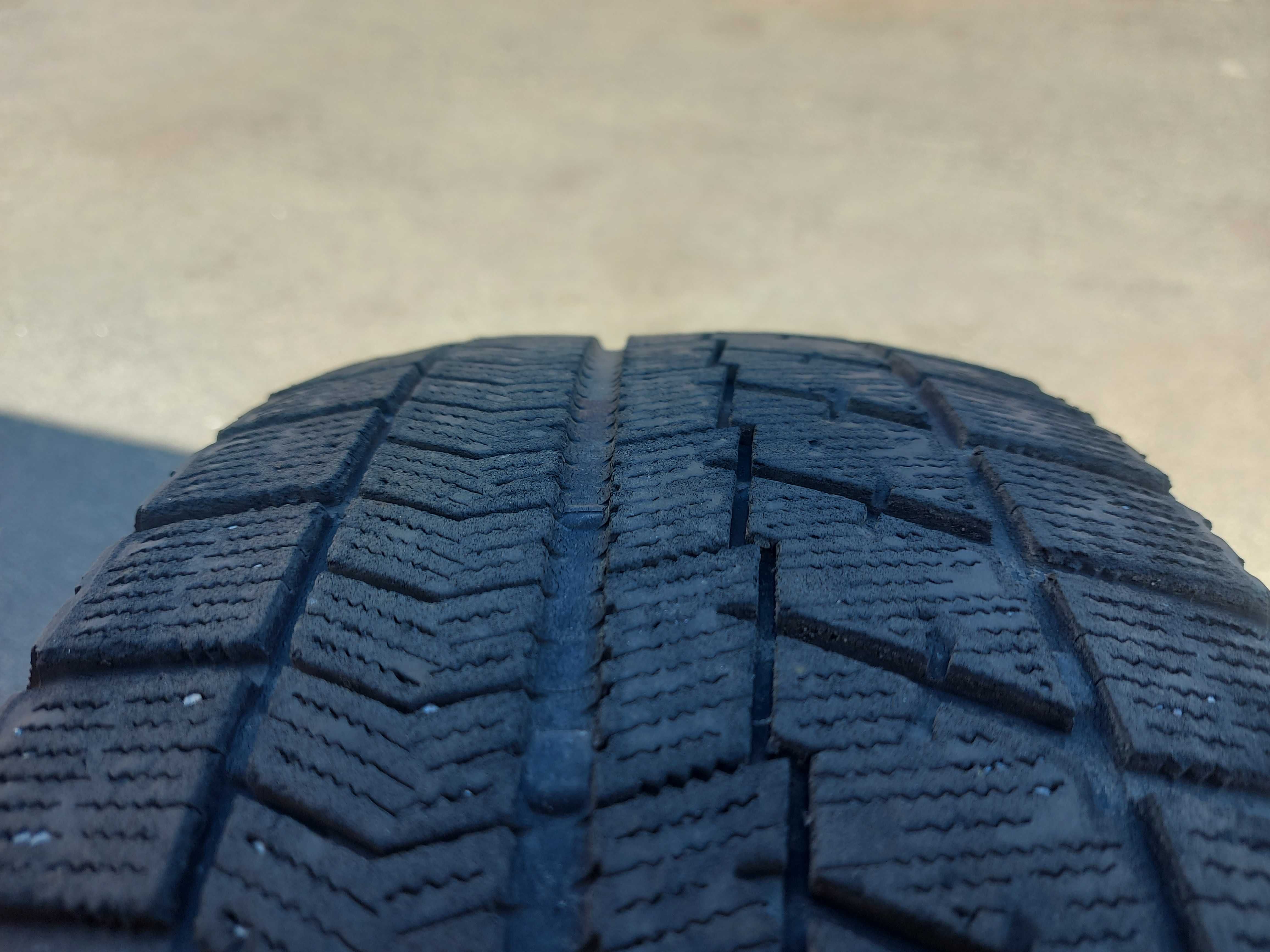 Шини зимові 205 55 R16 Bridgestone Blizzak VRX