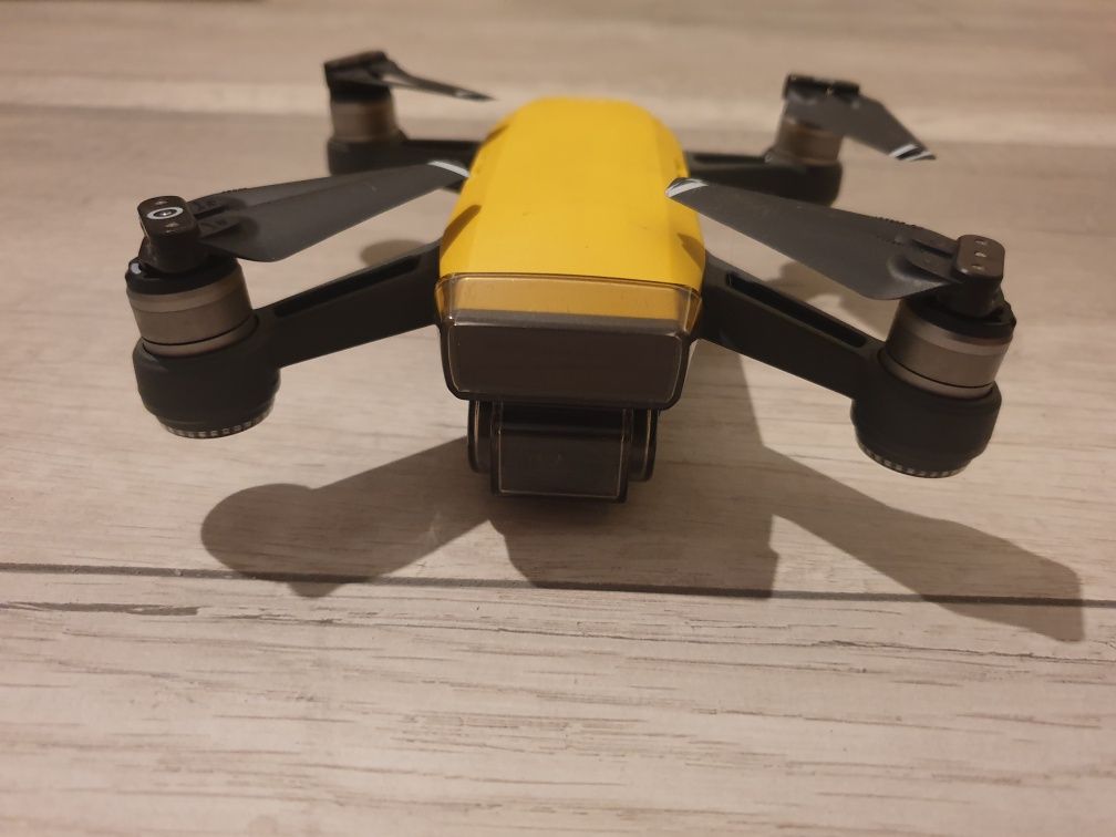Dron dji spark             .