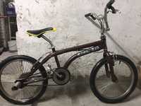 BMX Delta razem z pegami.