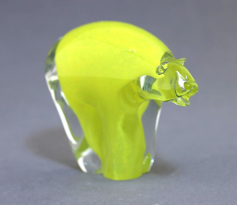 Przycisk do papieru, figurka szklany żółty niedźwiedź, miś