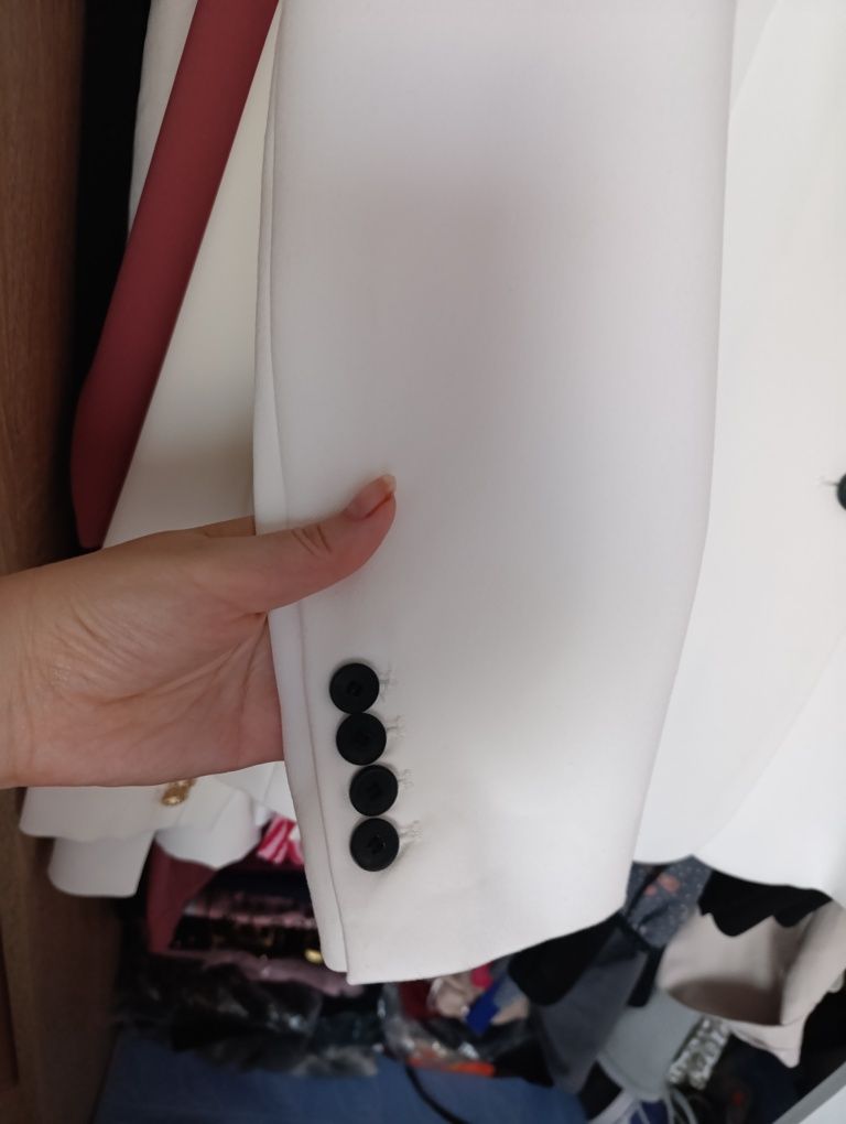 Zara rozmiar XL biała marynarka