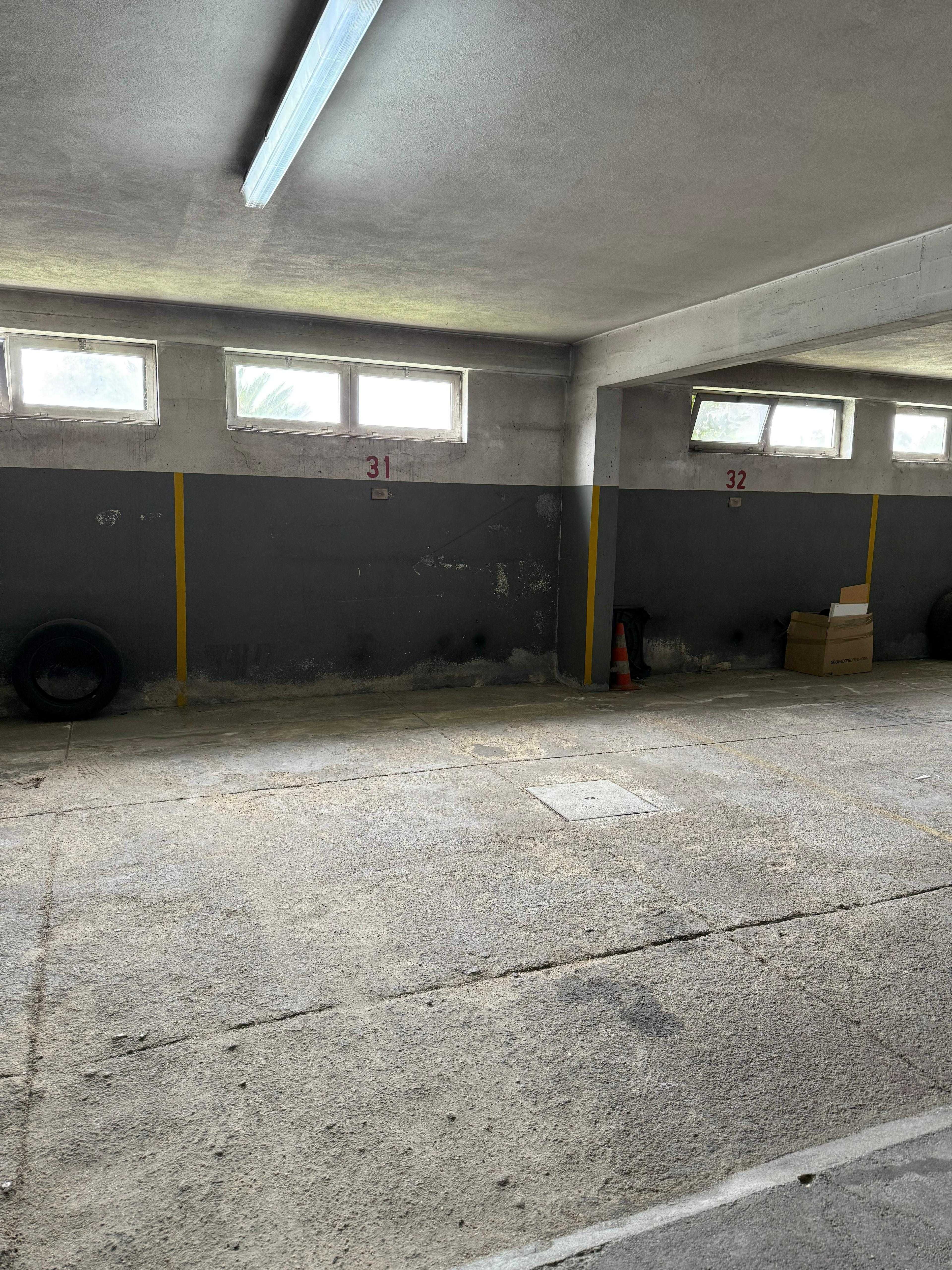Lugar de Garagem no centro de Paredes
