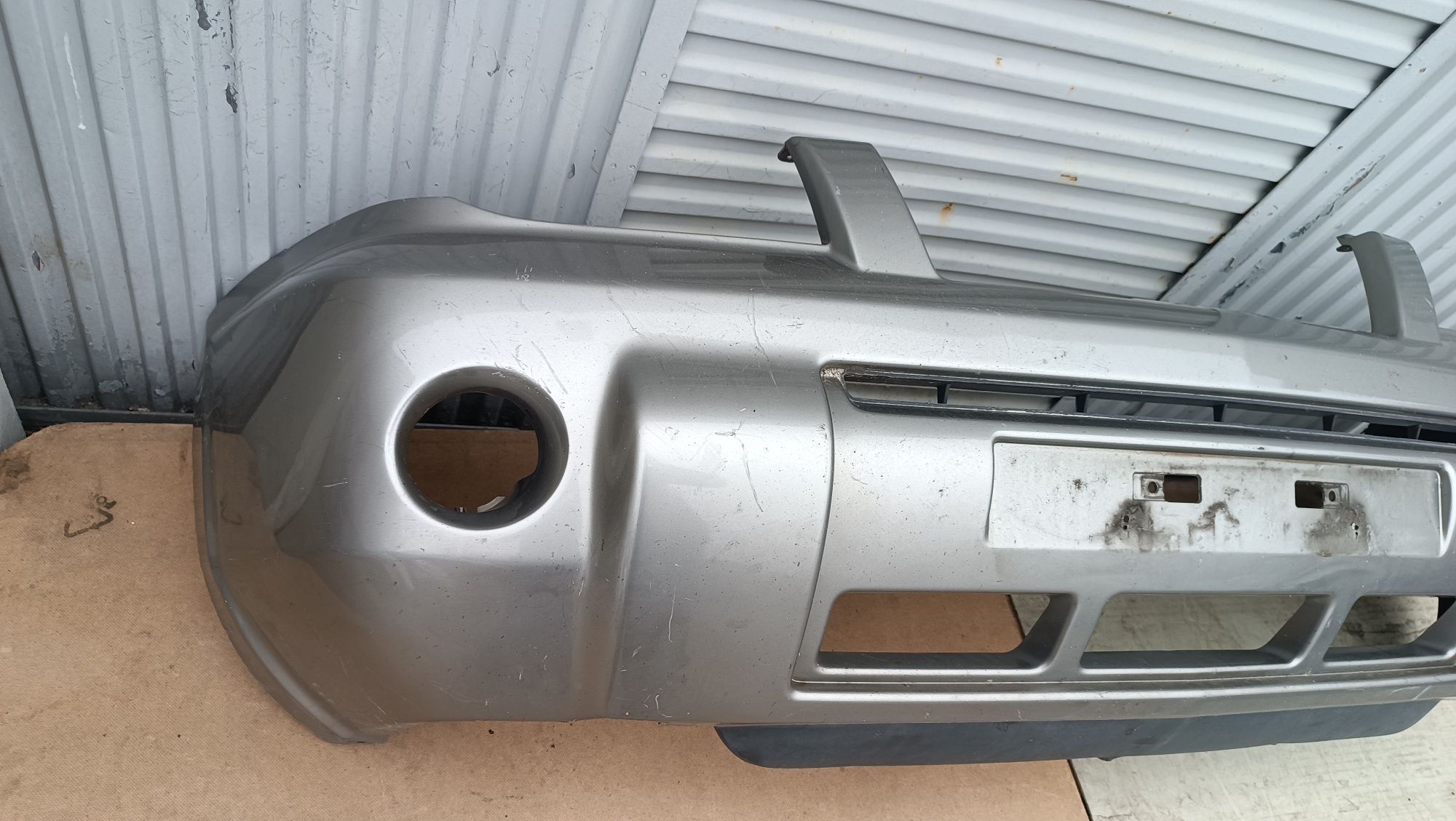 Vendo parachoque de frente Nissan x-trail ano 2003/07