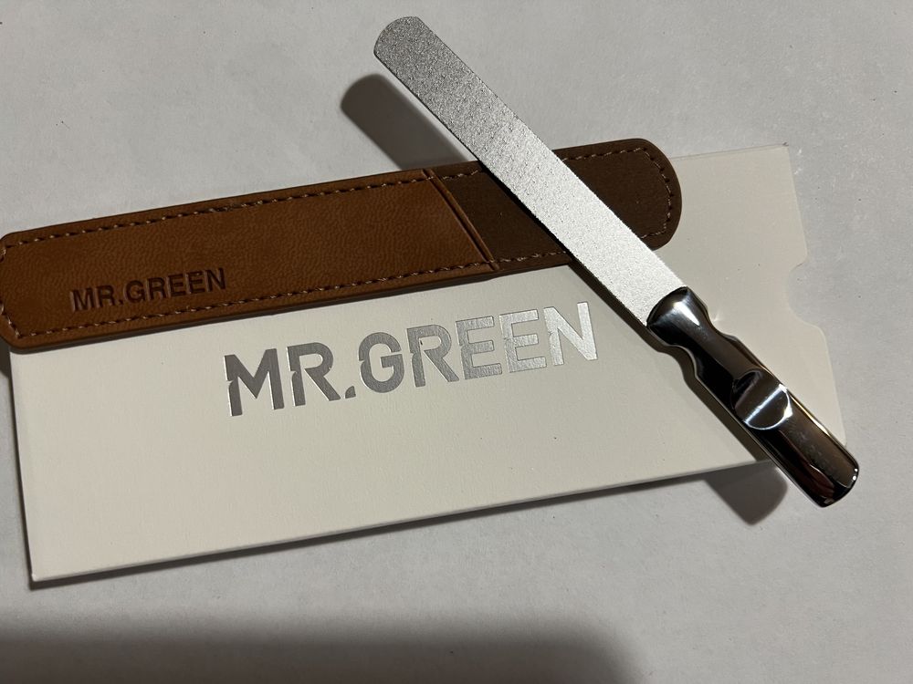 Пінцети для брів mr.Green та пилочки для нігтів