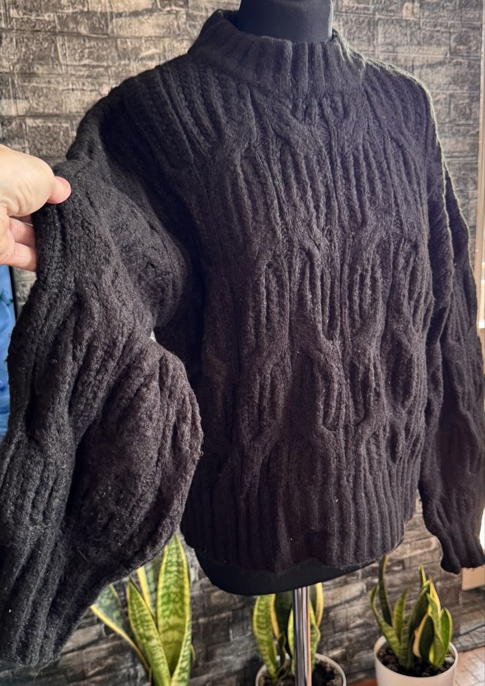 Nowy gruby czarny sweter 10 brak metki