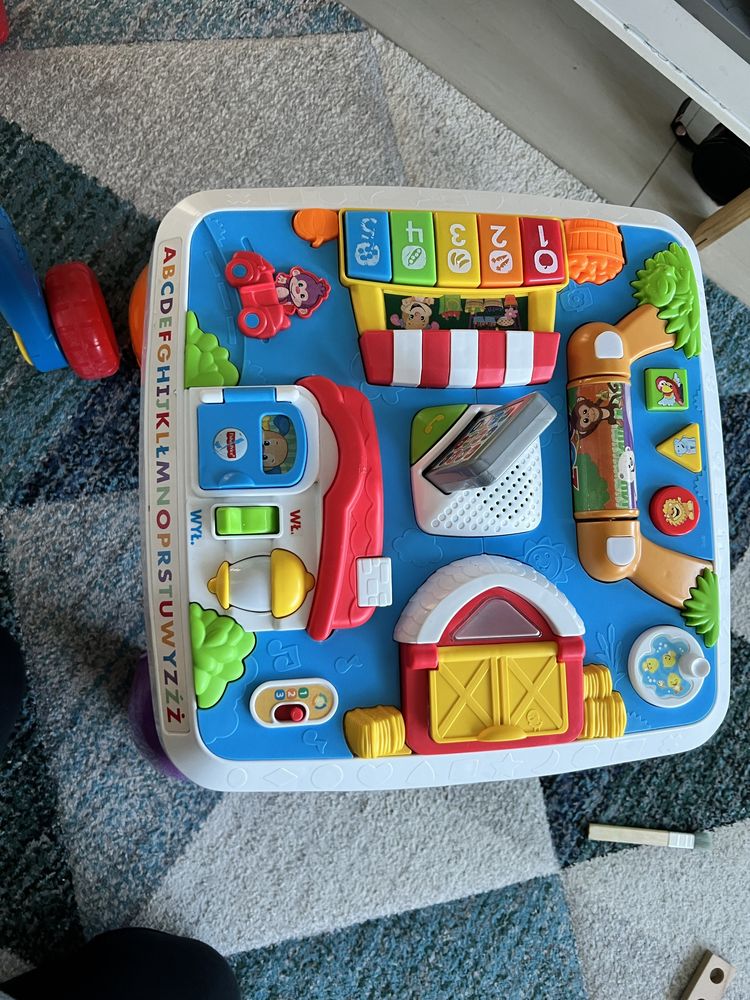 Stolik edukacyjny Fisher price