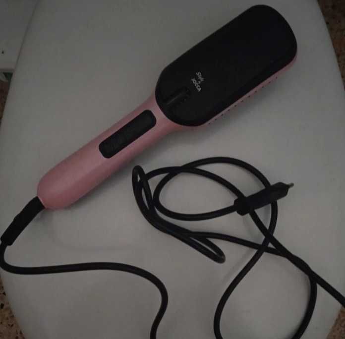 Escova alisadora de cabelos