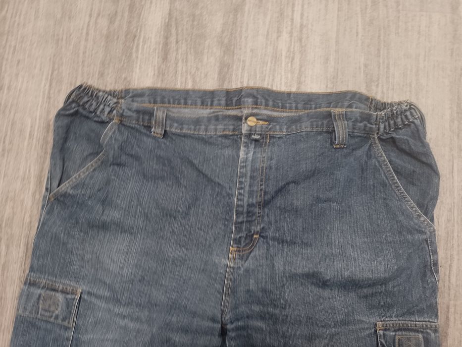 Sprzedam męskie krótkie spodenki jeansowe rozmiar XXXL.