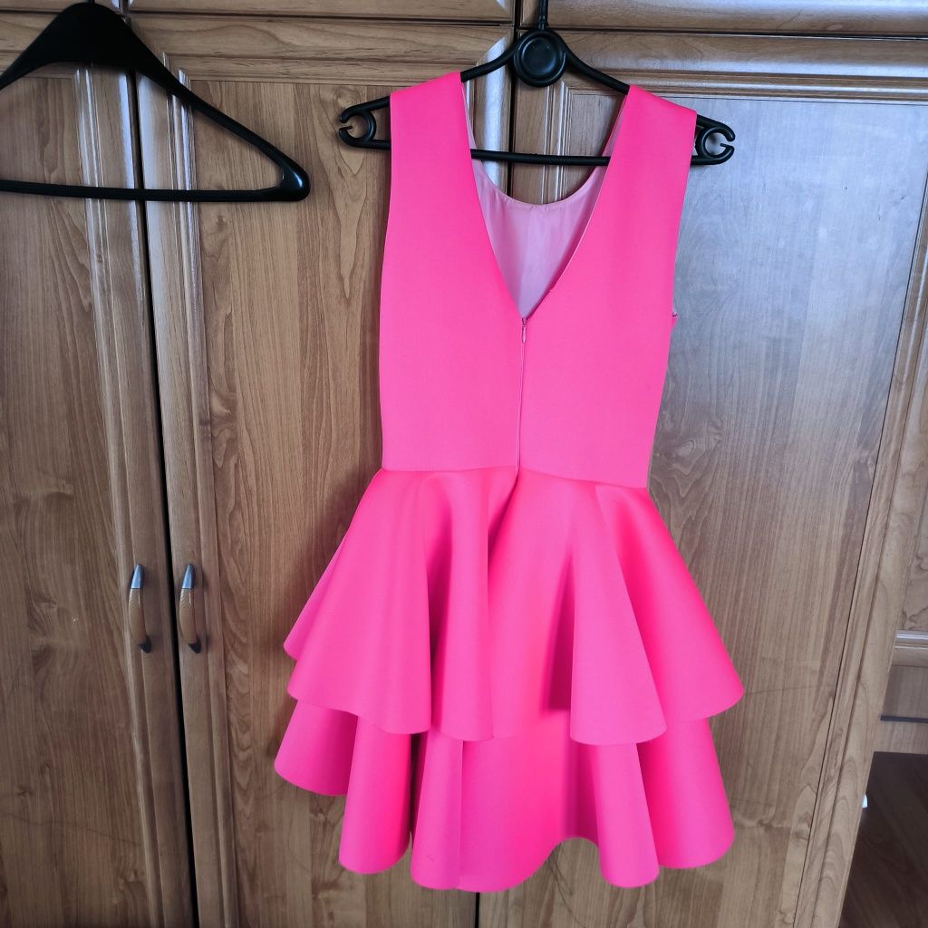 Neonowa sukienka piankowa