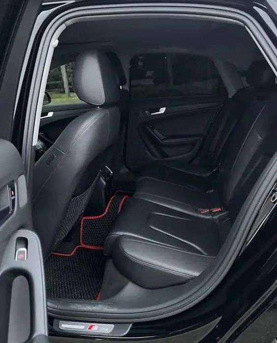 Машина Audi A4 Quattro