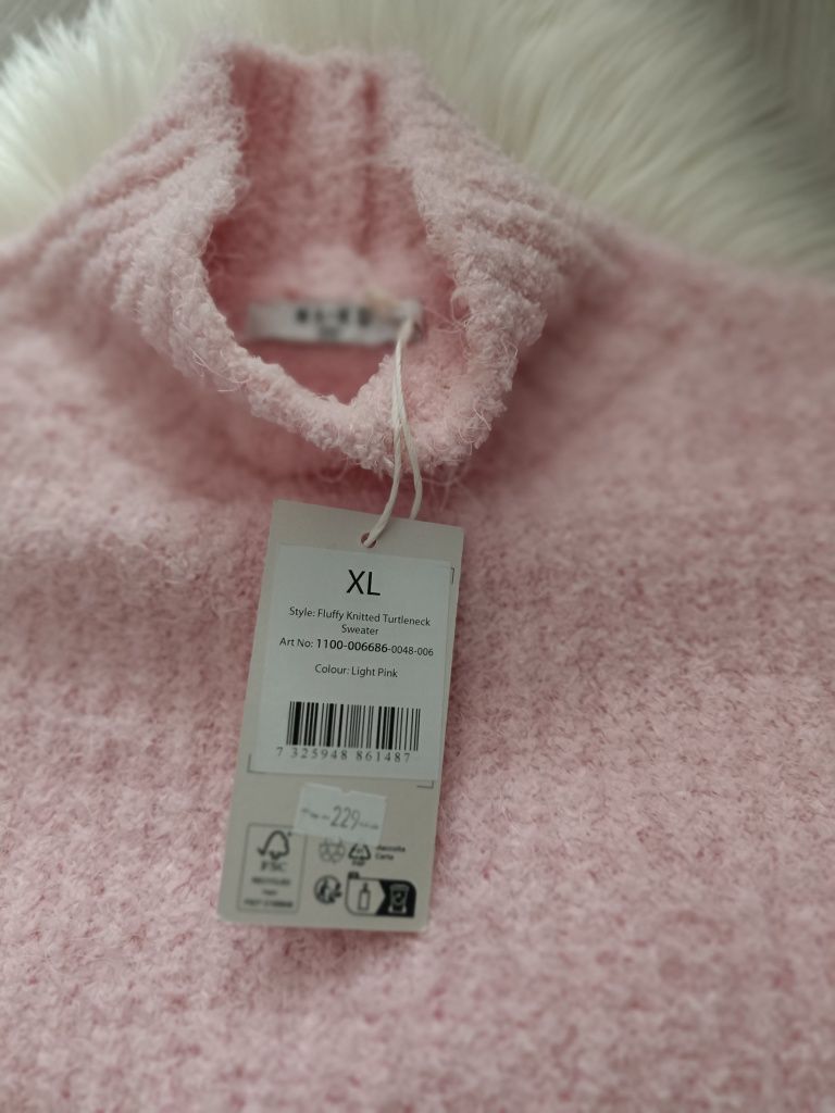 Na-KD Różowy sweter z golfem z puszystej dzianiny XL
