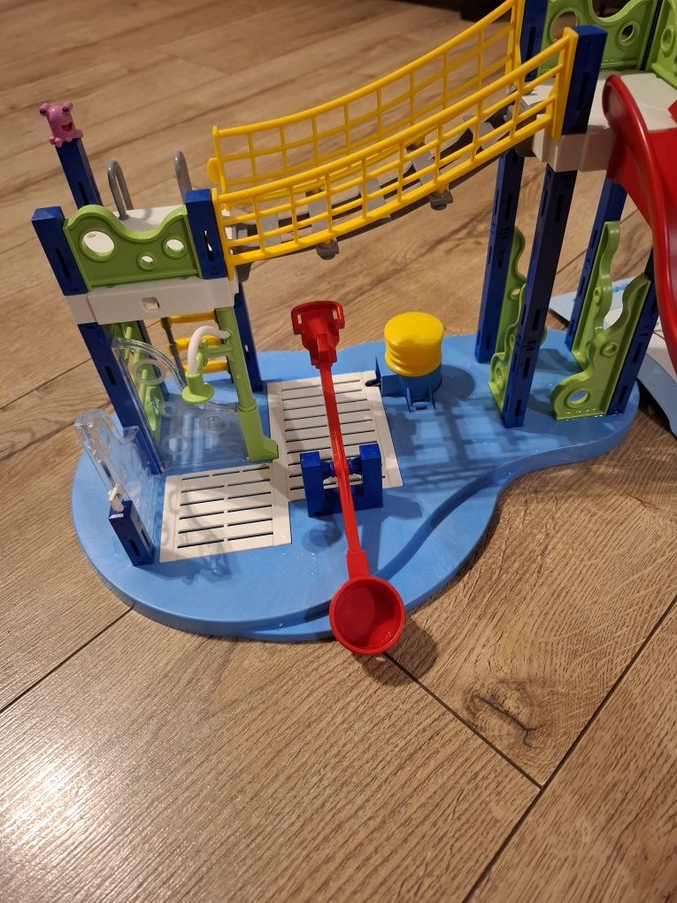 PLAYMOBIL 6670 wodny plac zabaw

Zestaw do którego mozna wlać wodę ale