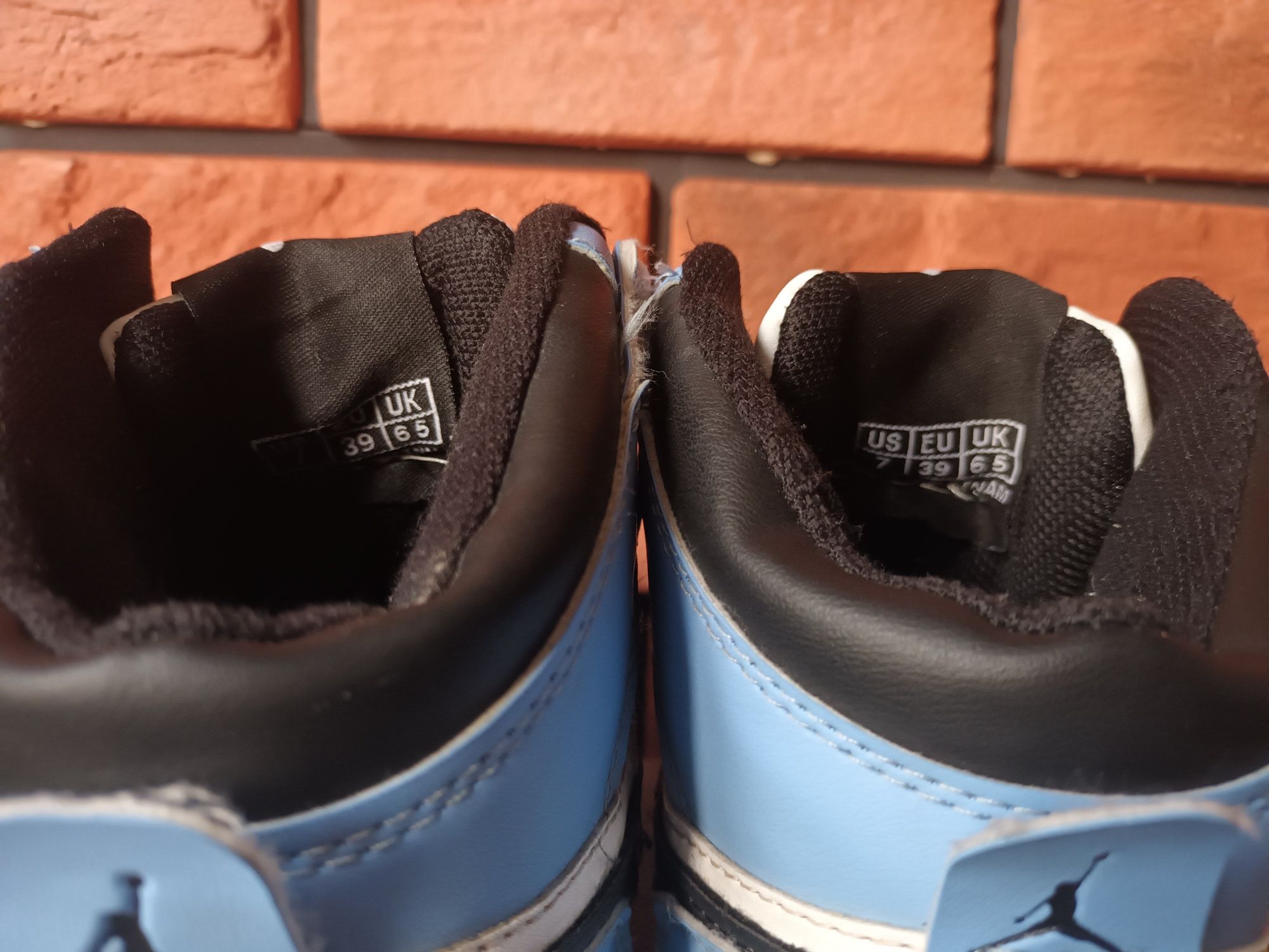 Buty z wyższą cholewką