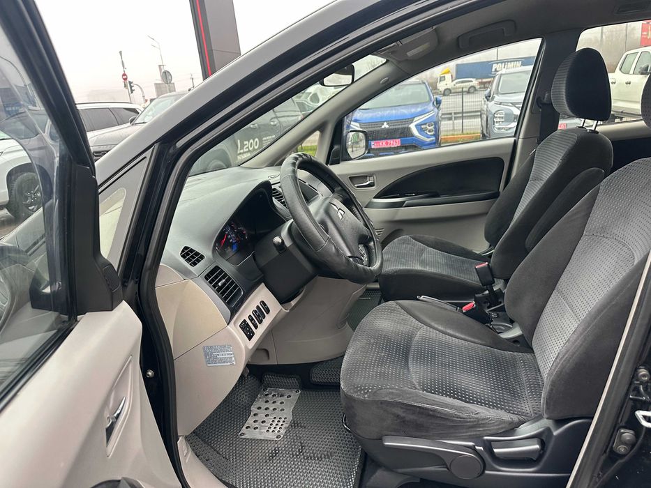 Mitsubishi Grandis 2005