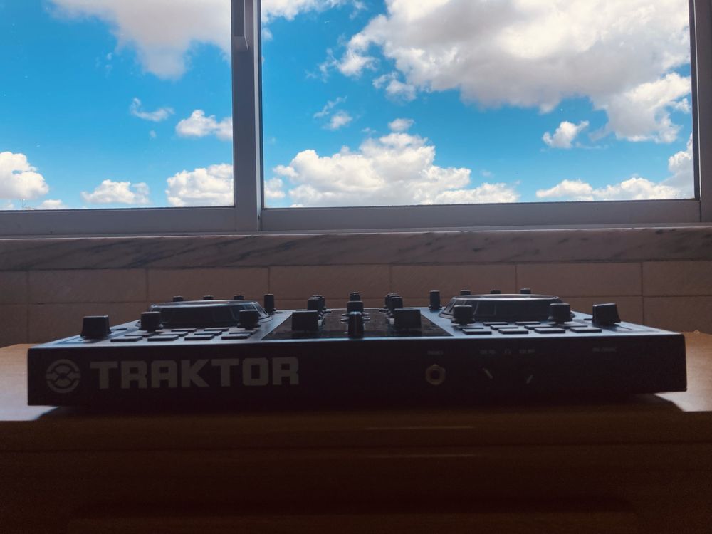 TRAKTOR S2 MK2 c/ fx knobs e licença Traktor Pro 3