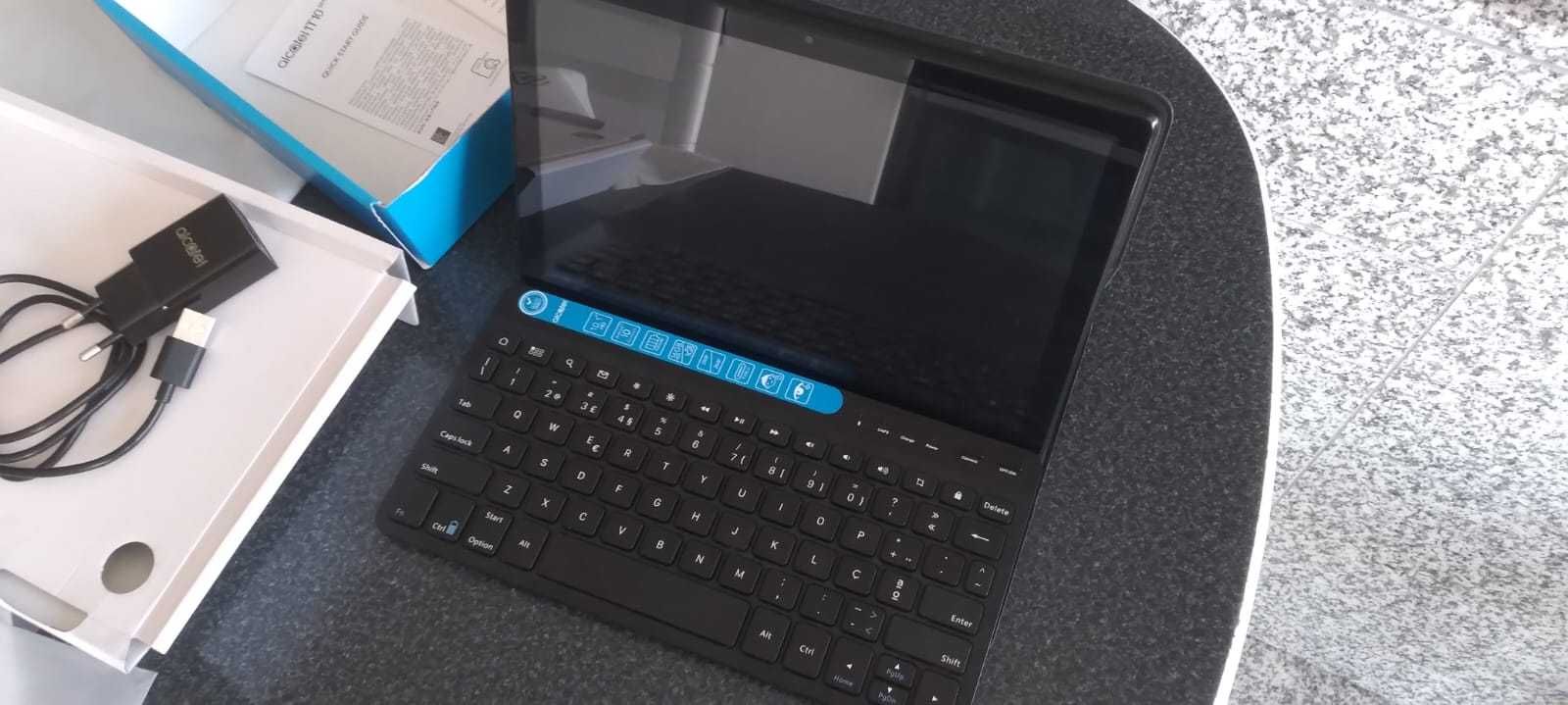 Tablet Alcatel 1T10 Smart com teclado Bluetooth.