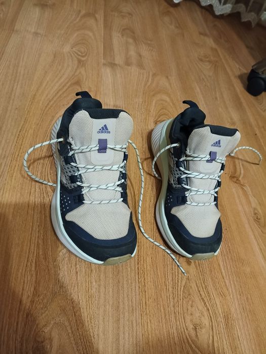 Кросівки жіночі, 38 розмір