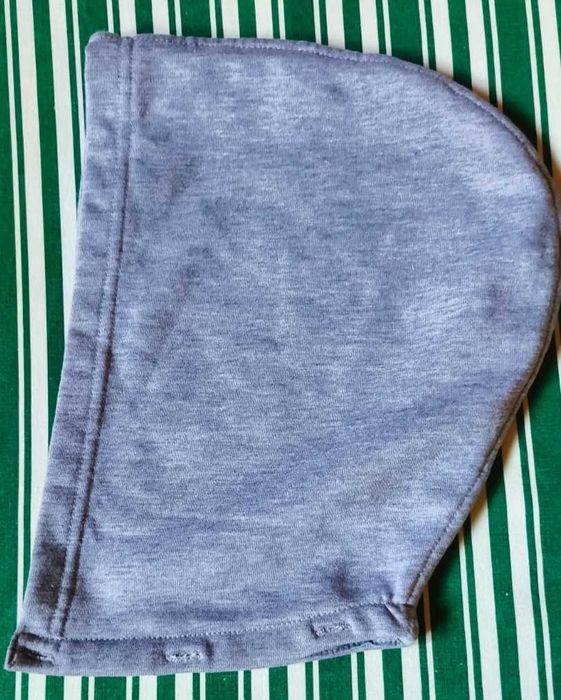 Capuz Removível Cinzento com Botões para Aplicação em Casaco