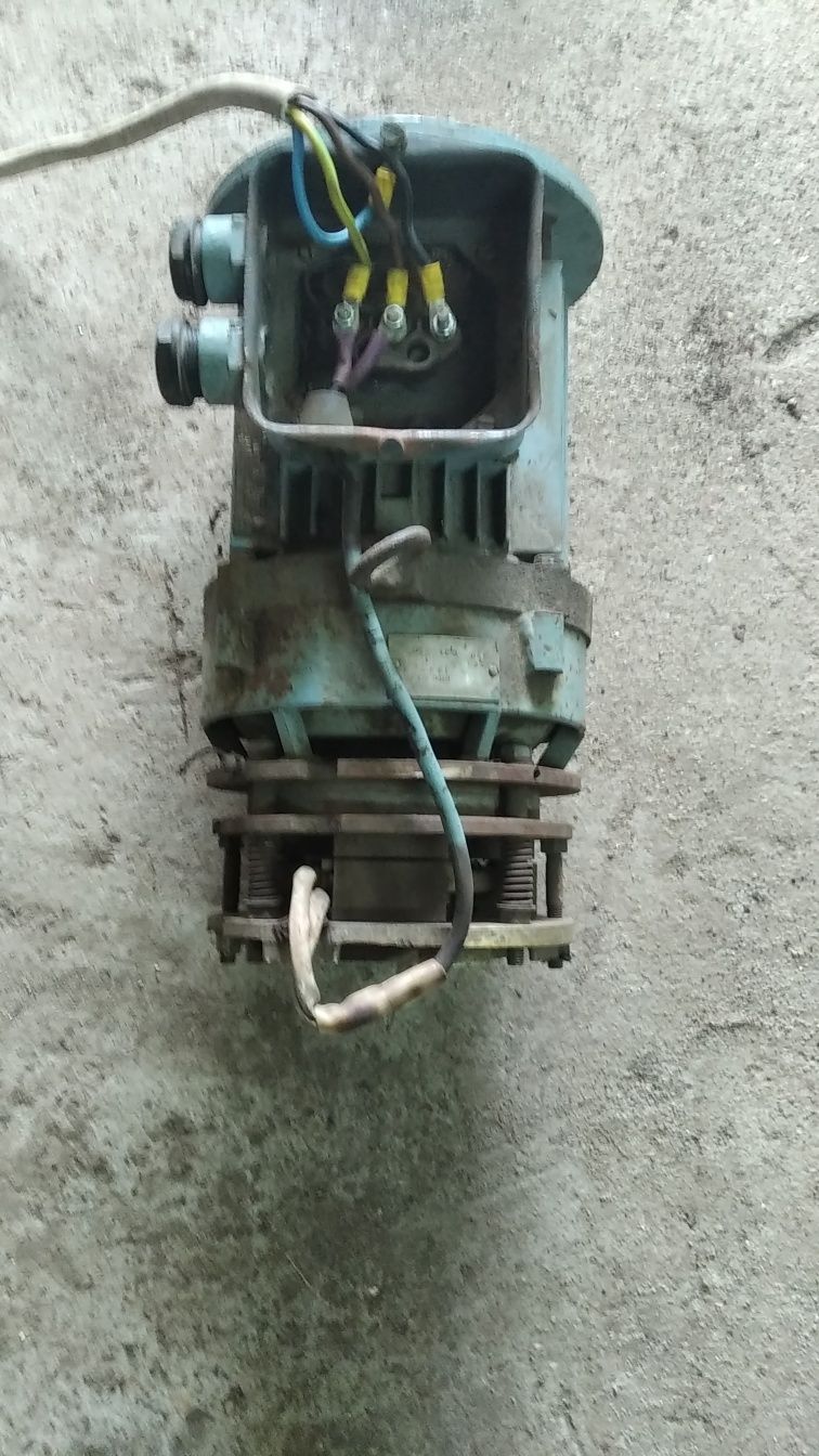 Silnik elektryczny SKF 90 S6