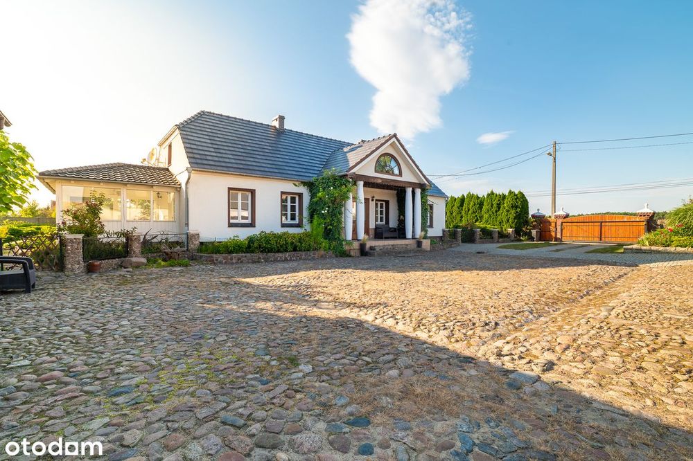 Klimatyczny dworek dla konesera spokoju.