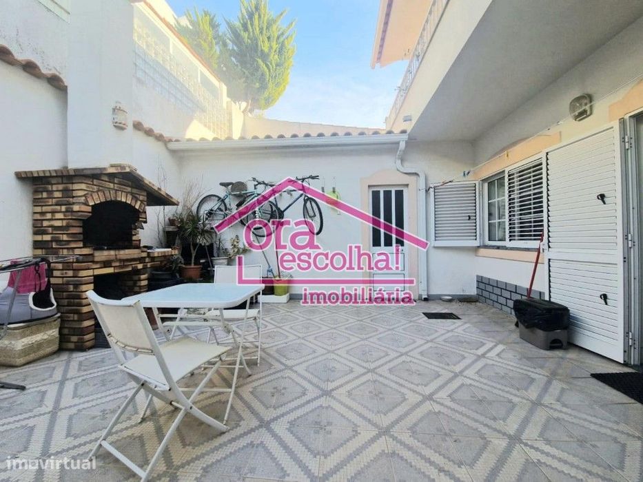 Moradia Geminada T3 + 1 de 2001 com logradouro e GARAGEM em Pinhal ...