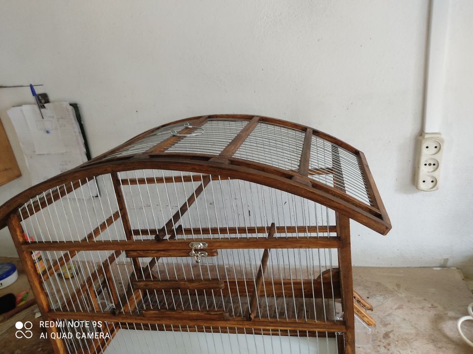 Gaiola artesanal com teto oval e ondas