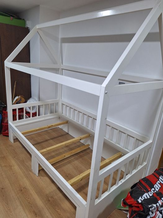Cama Montessori em bom estado com estrado