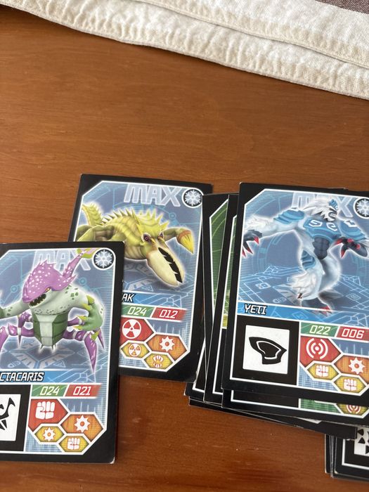 145 cartas Invizimals da caderneta Evolution